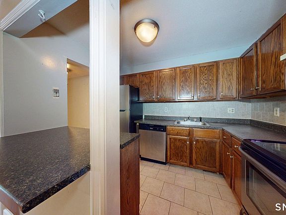3rd image of 565 Talcottville Road Building 2C7
