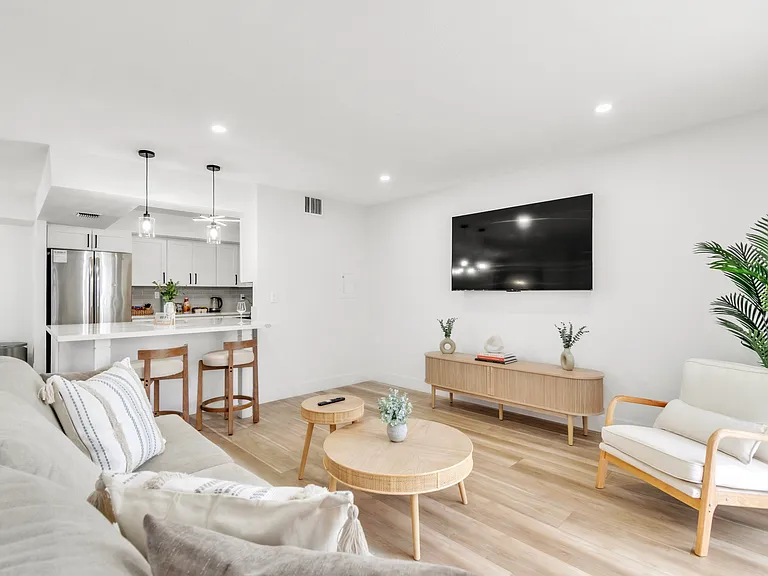 3930 University Center Dr — Photo 17