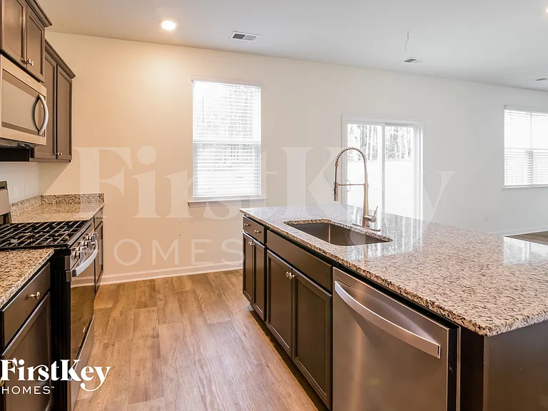 114 Whispering Wood Dr — Photo 7