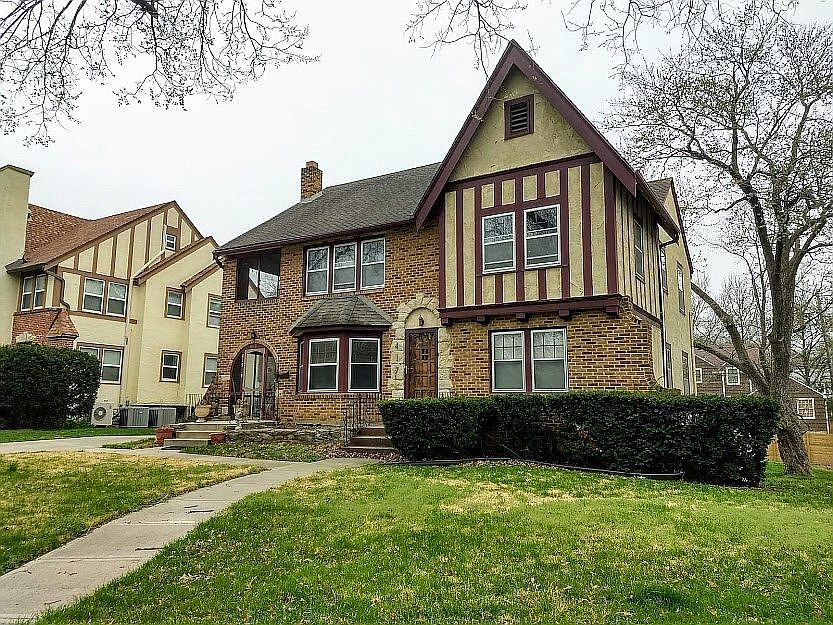 2nd image of 417 E Meyer Blvd