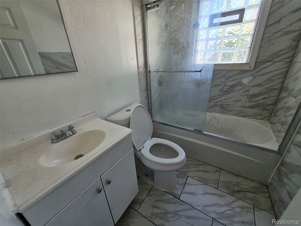12231 Vaughan St, photo 9