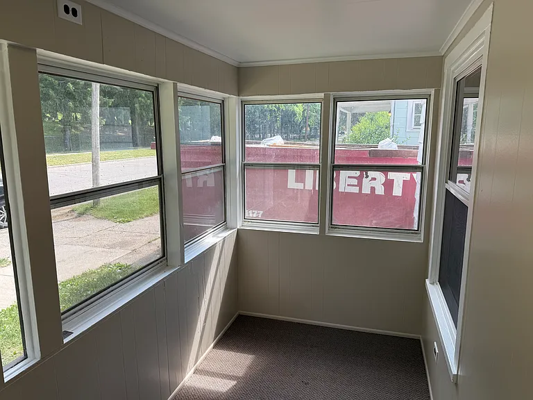 243 Rockwell St — Photo 2