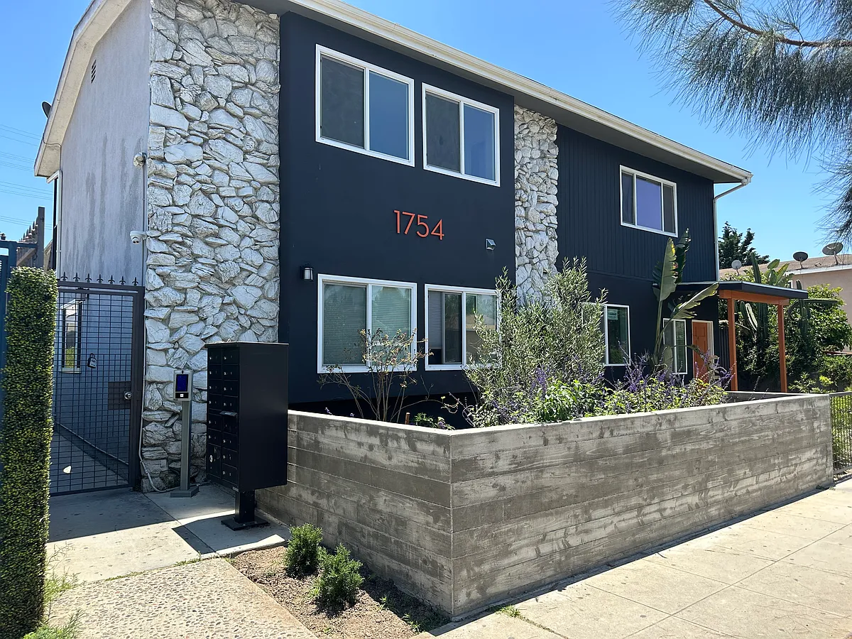 Building Photo - 1754 Pine Ave #6