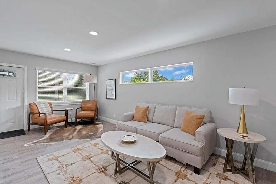 3 bed, 2.0 bath, 2080 sqft, $5,000 — Photo 2