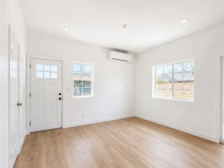 14623 Cullen St — Photo 7