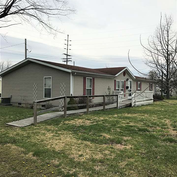 2nd image of 810 G St NE
