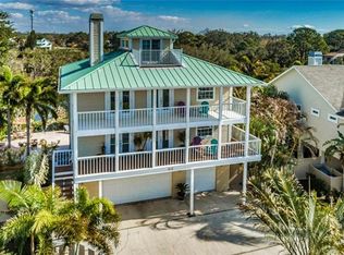 612 N Mayo St, Crystal Beach, FL 34681