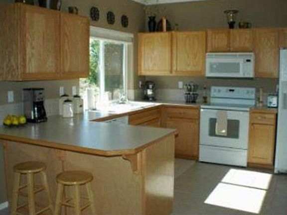 Bright, Open Kitchen