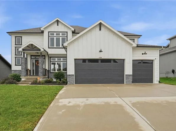 1709 SW Hightown Dr, Lees Summit, MO 64082