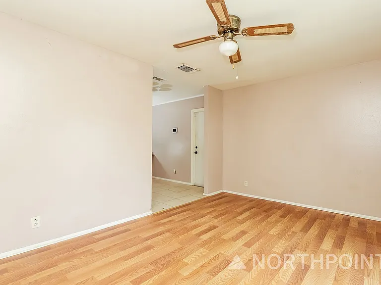 1060 Richmond Dr — Photo 9