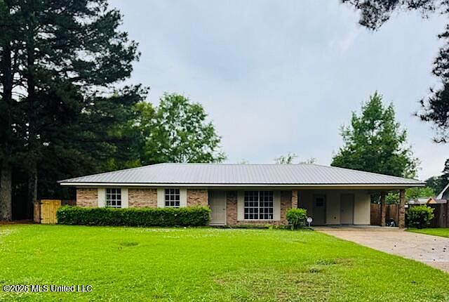 1st image of 738 Black Oak Cir
