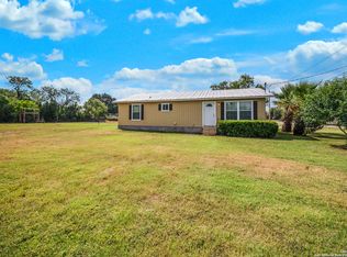 909 Waltom Ave, Jourdanton, TX 78026