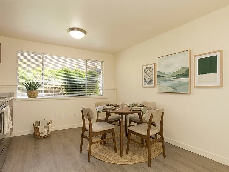 Phinney 12 Apartments — Photo 44