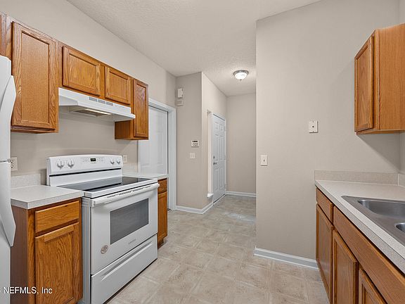 5th image of 829 SOUTHERN CREEK Lane