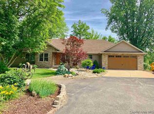 9 Hawthorne Ln, Springfield, IL 62712