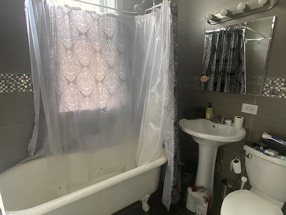4th image of 1036 N Marshfield Ave #2F