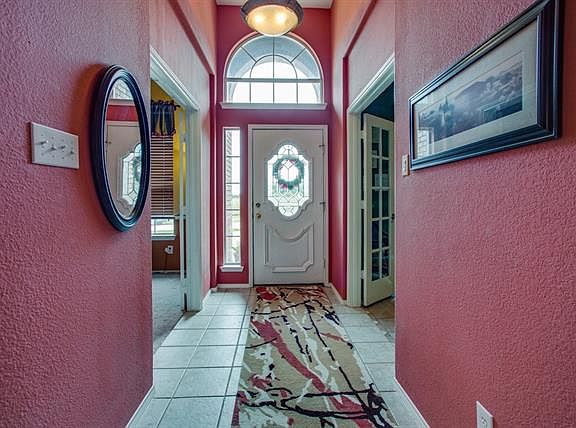 4th image of 1108 Sweetwater Ln