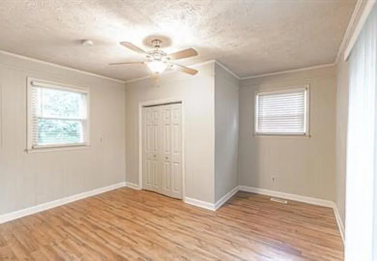 205 N Glover St — Photo 8