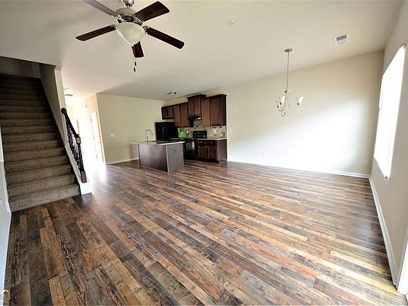4th image of 1522 Iris Walk