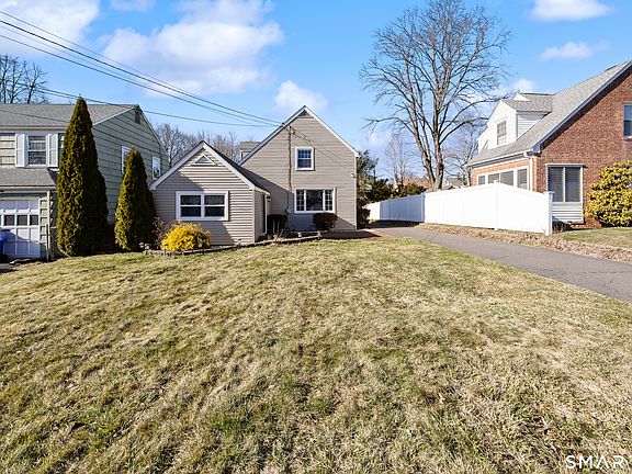 5th image of 28 Woodmere Road