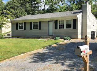 8211 Wood Haven Rd, Roanoke, VA 24019