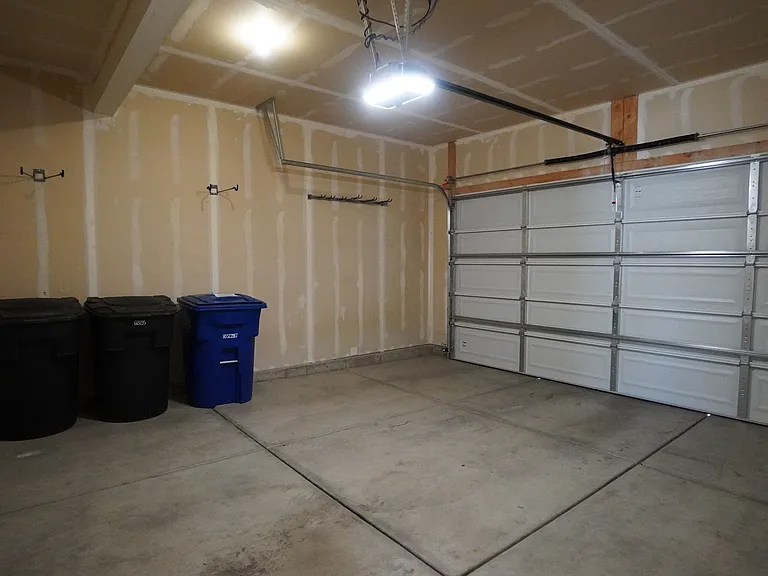 1203 E Roma Dr — Photo 32