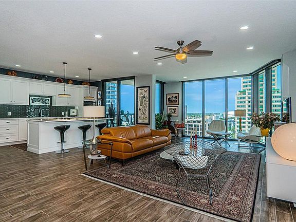 5th image of 1 Beach Dr SE Unit 2010