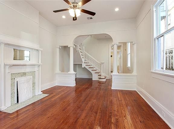 2nd image of 125 Sherwood Forest Dr