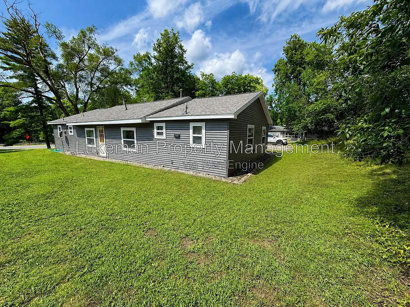 2 bed, 1.0 bath, 760 sqft, $950 — Photo 2