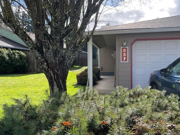 957 E Benjamin Ave, Cottage Grove, OR 97424