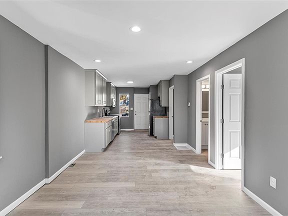 3rd image of 7091 Lexington Ave