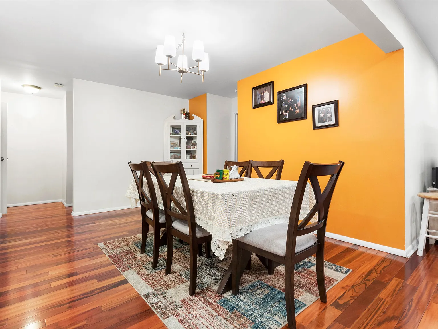 2 bed, 2.0 bath, 1300 sqft, $3,500 — Photo 4
