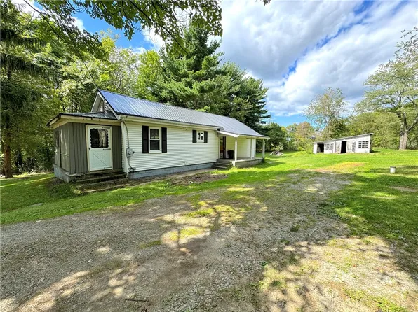 728 Bear Rocks Rd, Acme, PA 15610