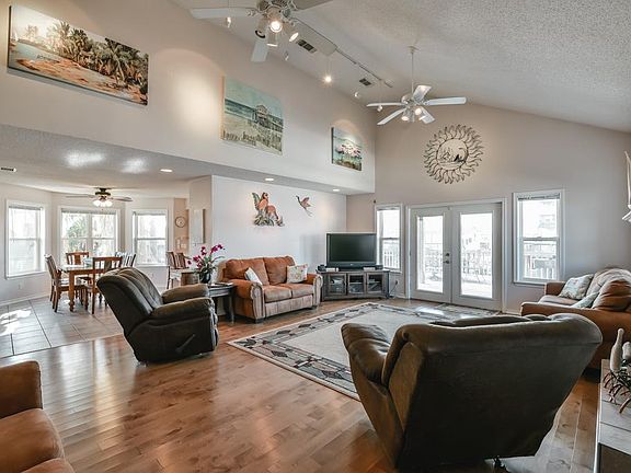 3rd image of 22114 Lampasas Dr