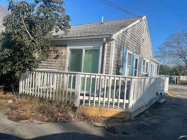 230 Gosnold St, Hyannis, MA 02601