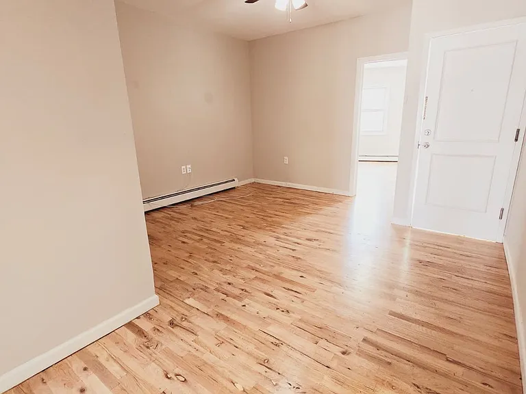 11 Rose Ave #1A — Photo 4