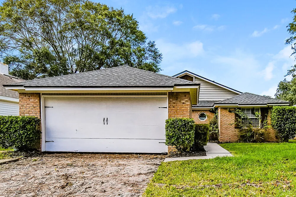 3 bed, 2.0 bath, 1469 sqft, $2,235 — Photo 1