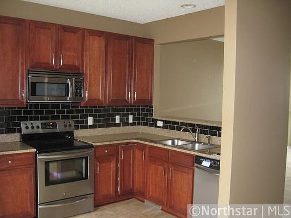 3rd image of 3858 La Belle St