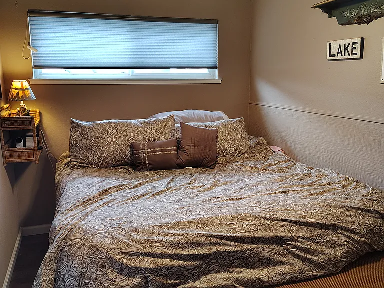 King size bed