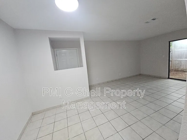 3409 Green Briar Cir #2 — Photo 6
