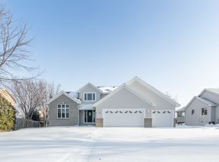 210 Arnica Dr, Watertown, MN 55388