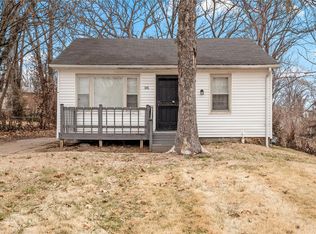 381 Bluff Dr, Saint Louis, MO 63137