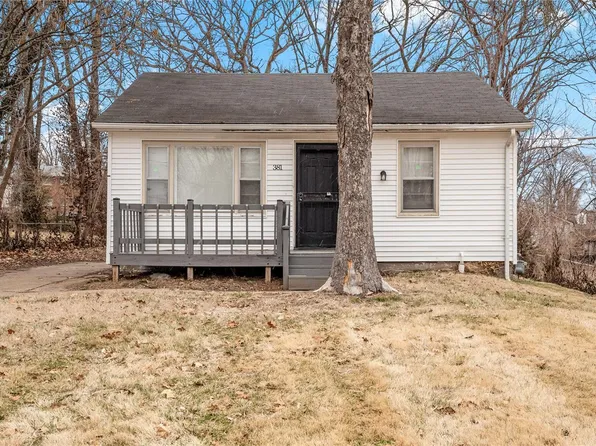 381 Bluff Dr, Saint Louis, MO 63137