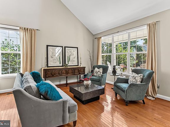 5th image of 816 Santmyer Dr SE