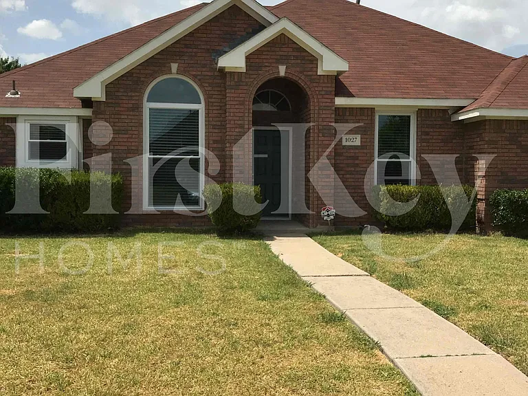 1027 Sea Shell Dr — Photo 1