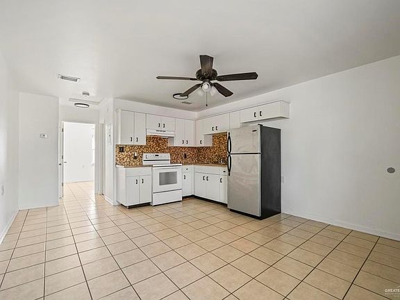 5th image of 213 E Sam Houston Blvd
