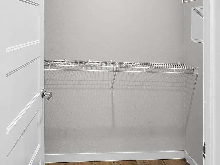 7. The Edition B - Closet 7. The Edition B - Closet