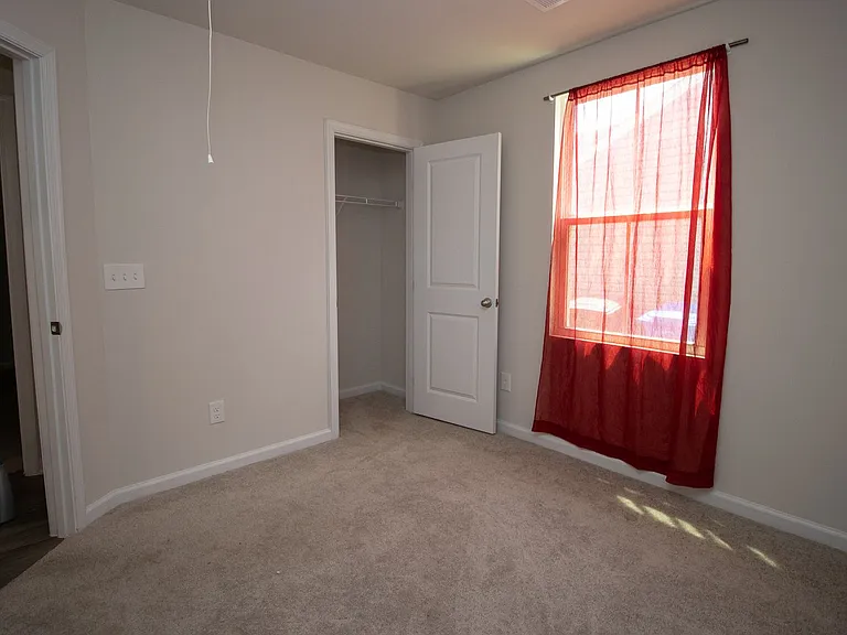 342 Saskatoon Dr — Photo 13