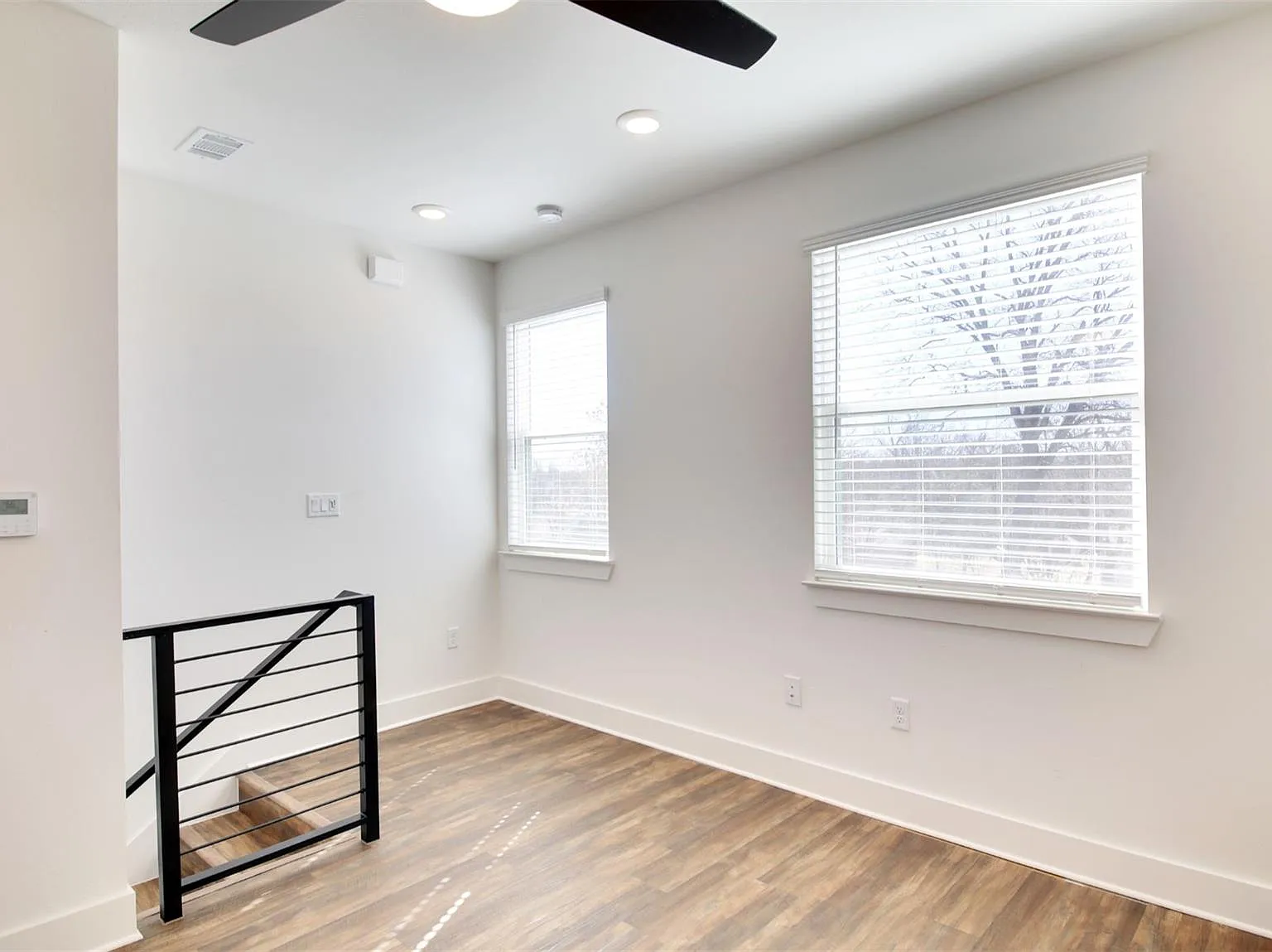 7601 Carver Ave — Photo 3