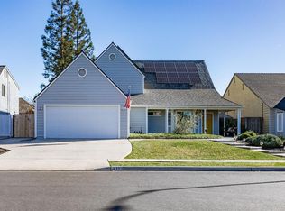 877 N Chapel Hill Ave, Clovis, CA 93611